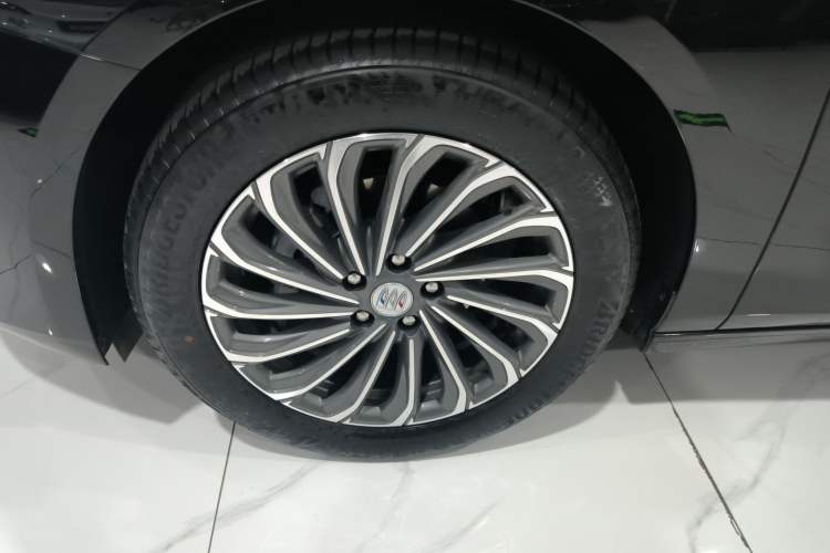 Used Buick LaCrosse 2023 28T Prestige Edition Left Front Wheel Hub