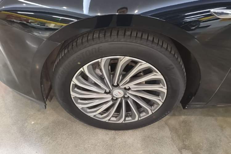 Used Buick LaCrosse 2023 28T Prestige Edition Left Front Wheel Hub