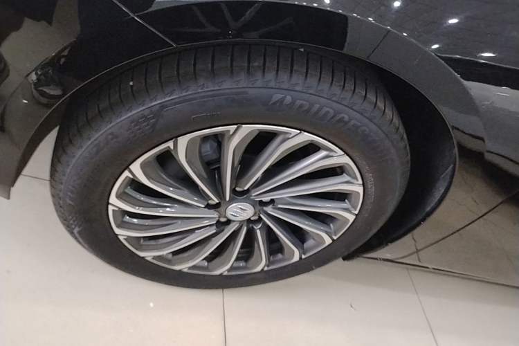 Used Buick LaCrosse 2023 28T Prestige Edition Left Front Wheel Hub