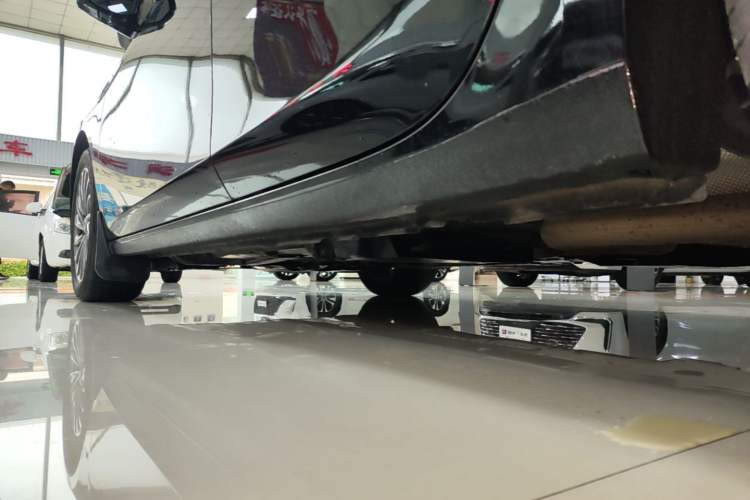 Used Buick LaCrosse 2023 28T Prestige Edition Left Side Sill