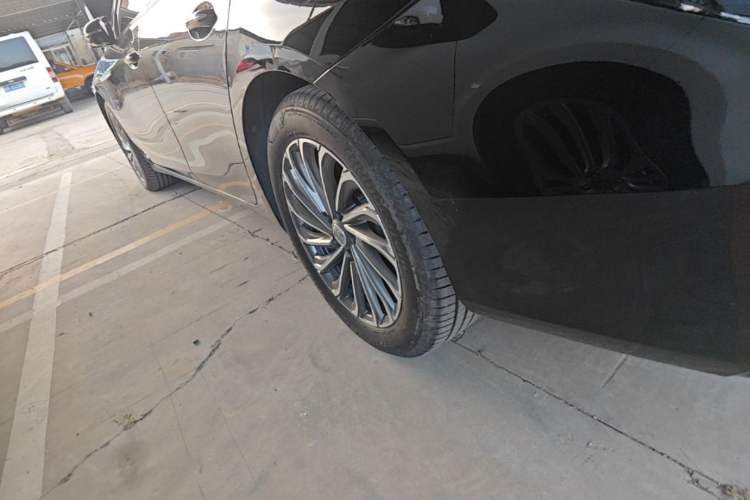 Used Buick LaCrosse 2023 28T Prestige Edition Left Side Sill