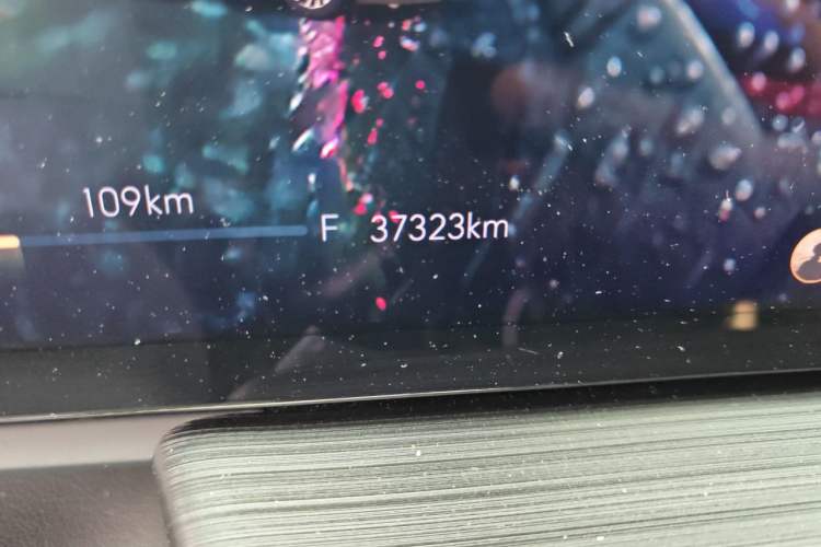 Used Buick LaCrosse 2023 28T Prestige Edition Odometer Close Up