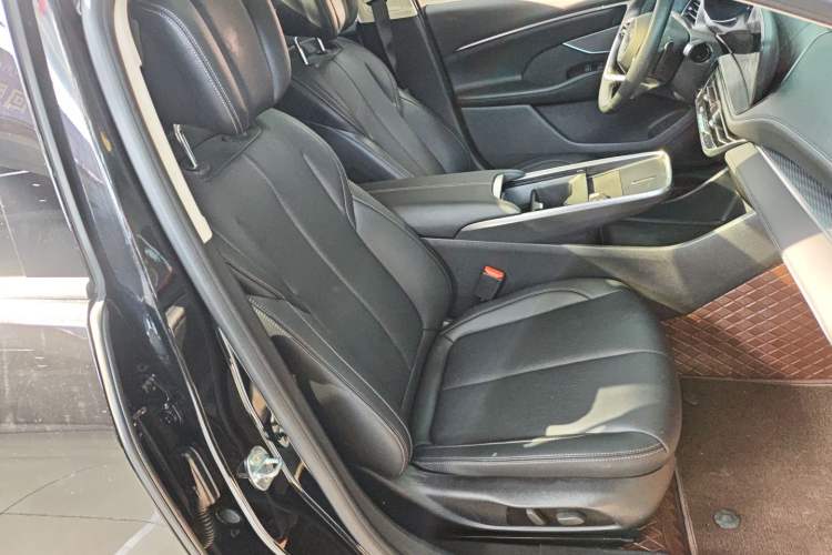 Used Buick LaCrosse 2023 28T Enjoyment Edition Right Front Seat