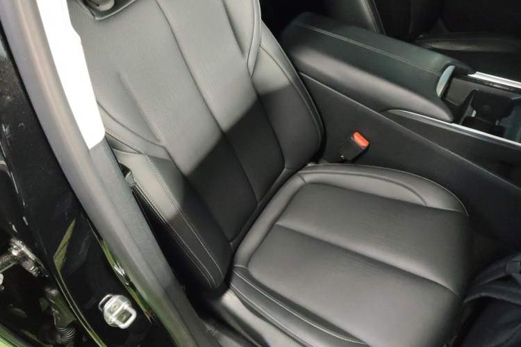 Used Buick LaCrosse 2023 Restyled 25T Cross-Country Edition Right Front Seat