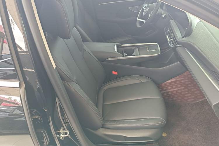 Used Buick LaCrosse 2023 28T Prestige Edition Right Front Seat