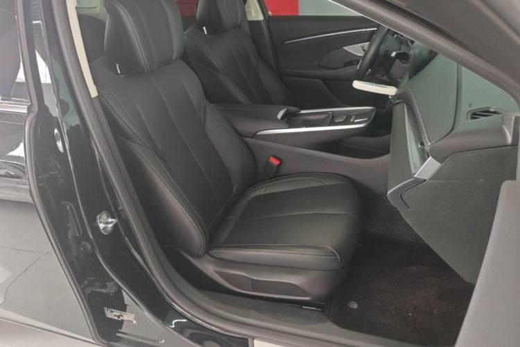 Used Buick LaCrosse 2023 28T Prestige Edition Right Front Seat