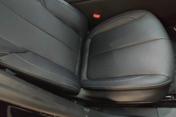 Used Buick LaCrosse 2023 28T Prestige Edition Right Front Seat