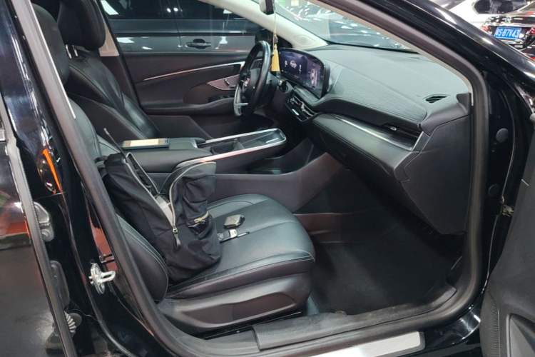 Used Buick LaCrosse 2023 28T Prestige Edition Right Front Seat