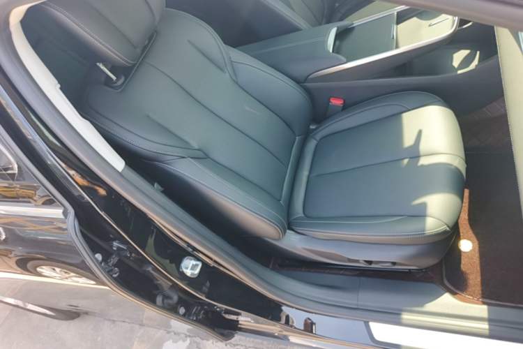 Used Buick LaCrosse 2023 Restyled 25T Cross-Country Edition Right Front Seat