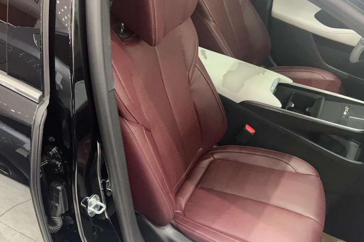 Used Buick LaCrosse 2023 28T Prestige Edition Right Front Seat