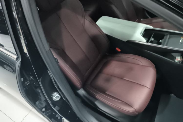 Used Buick LaCrosse 2023 28T Prestige Edition Right Front Seat