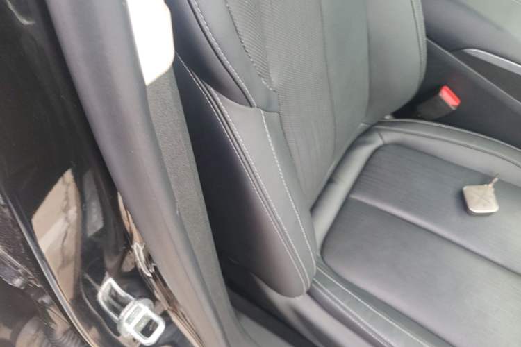 Used Buick LaCrosse 2023 28T Prestige Edition Right Front Seat