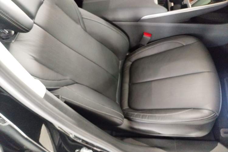 Used Buick LaCrosse 2023 28T Prestige Edition Right Front Seat