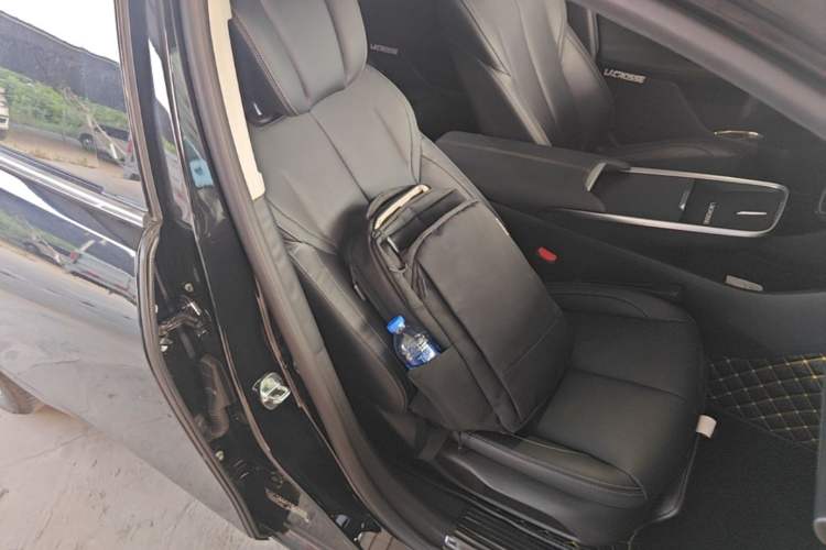 Used Buick LaCrosse 2023 28T Prestige Edition Right Front Seat