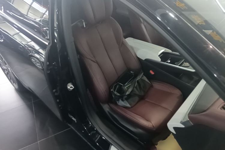 Used Buick LaCrosse 2023 28T Prestige Edition Right Front Seat
