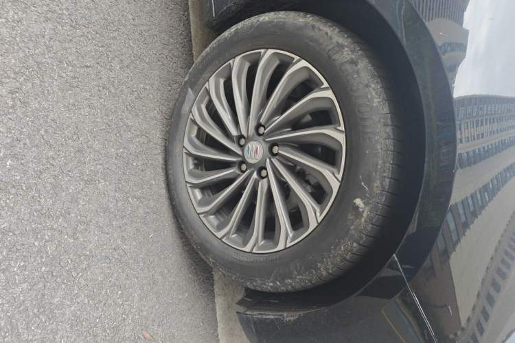 Used Buick LaCrosse 2023 28T Prestige Edition Right Front Wheel Hub