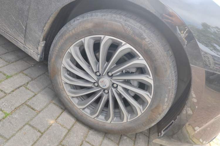 Used Buick LaCrosse 2023 28T Prestige Edition Right Front Wheel Hub