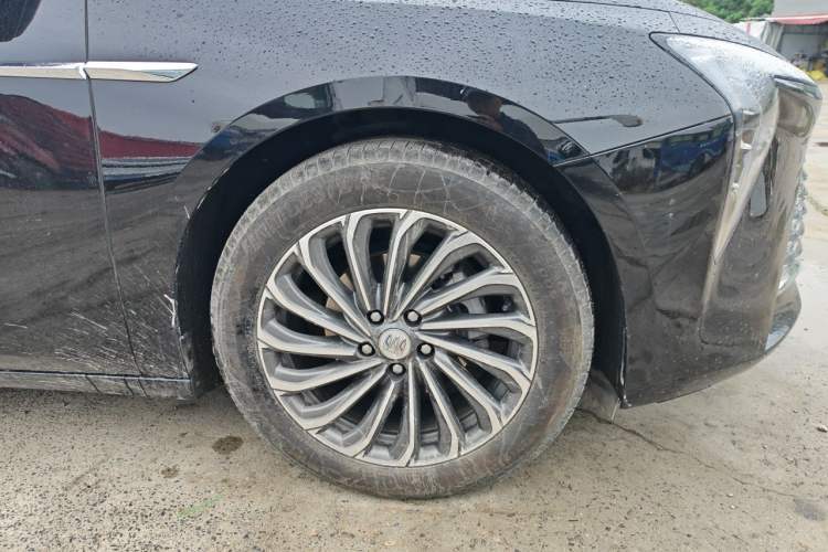 Used Buick LaCrosse 2023 28T Prestige Edition Right Front Wheel Hub