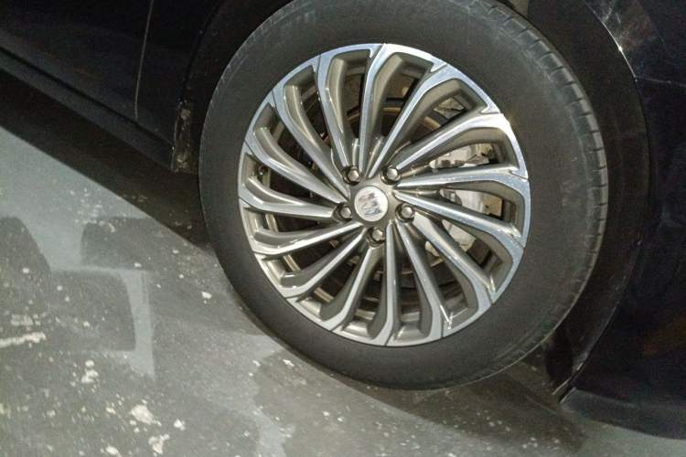 Used Buick LaCrosse 2023 28T Enjoyment Edition Right Front Wheel Hub