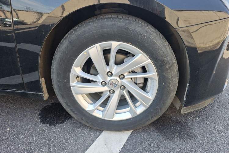 Used Buick LaCrosse 2023 Restyled 25T Cross-Country Edition Right Front Wheel Hub