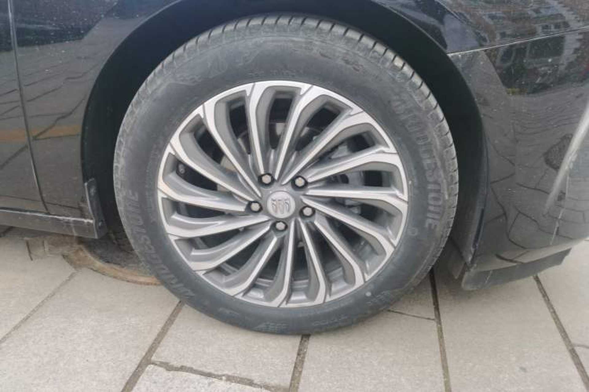 Used Buick LaCrosse 2023 28T Prestige Edition Right Front Wheel Hub