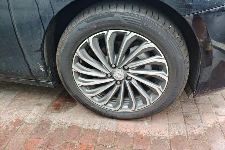 Used Buick LaCrosse 2023 28T Prestige Edition Right Front Wheel Hub