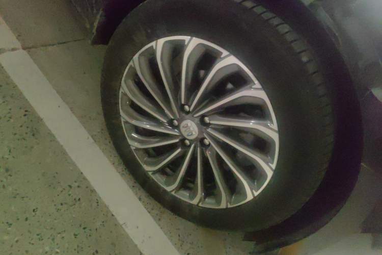 Used Buick LaCrosse 2023 28T Enjoyment Edition Right Front Wheel Hub