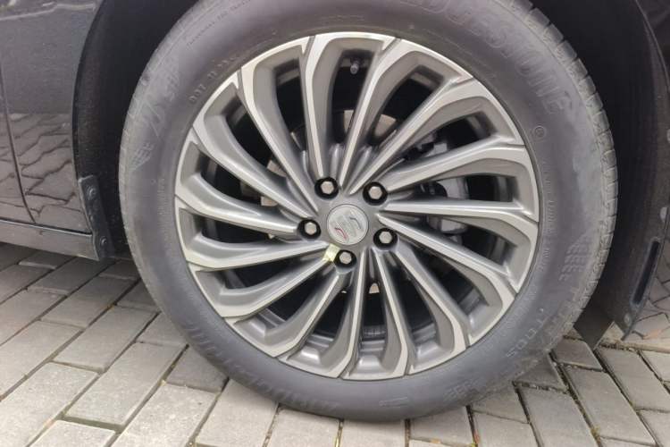 Used Buick LaCrosse 2023 28T Prestige Edition Right Front Wheel Hub