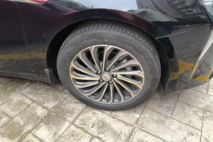Used Buick LaCrosse 2023 28T Prestige Edition Right Front Wheel Hub