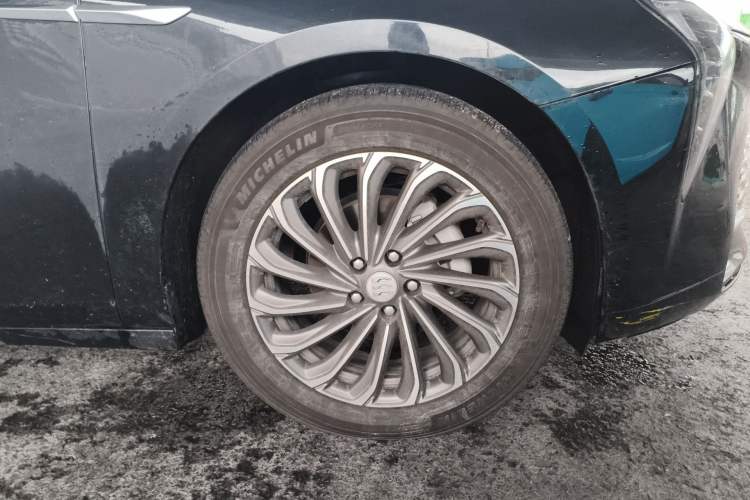 Used Buick LaCrosse 2023 28T Prestige Edition Right Front Wheel Hub