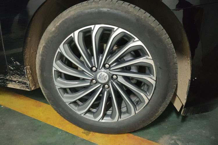 Used Buick LaCrosse 2023 28T Prestige Edition Right Front Wheel Hub