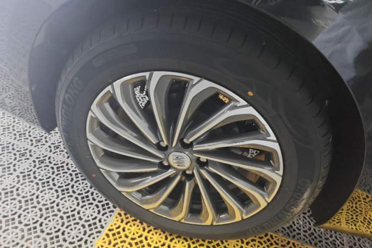 Used Buick LaCrosse 2023 28T Prestige Edition Right Rear Wheel Hub