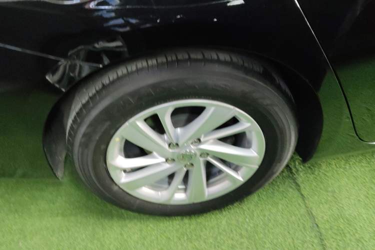 Used Buick LaCrosse 2023 Restyled 25T Cross-Country Edition Right Rear Wheel Hub