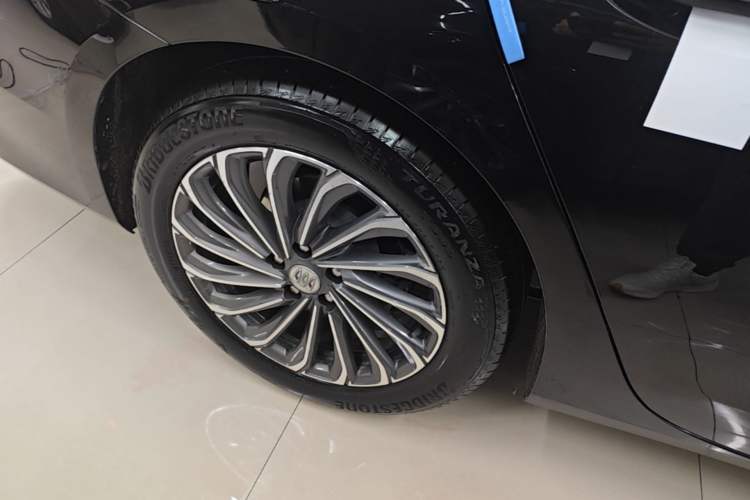 Used Buick LaCrosse 2023 28T Prestige Edition Right Rear Wheel Hub