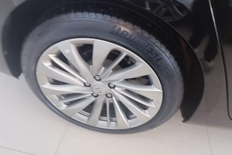 Used Buick LaCrosse 2023 28T Prestige Edition Right Rear Wheel Hub