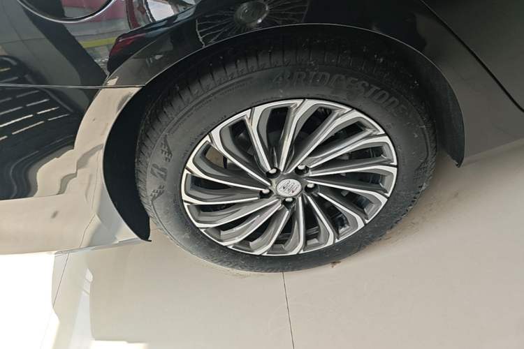 Used Buick LaCrosse 2023 28T Prestige Edition Right Rear Wheel Hub