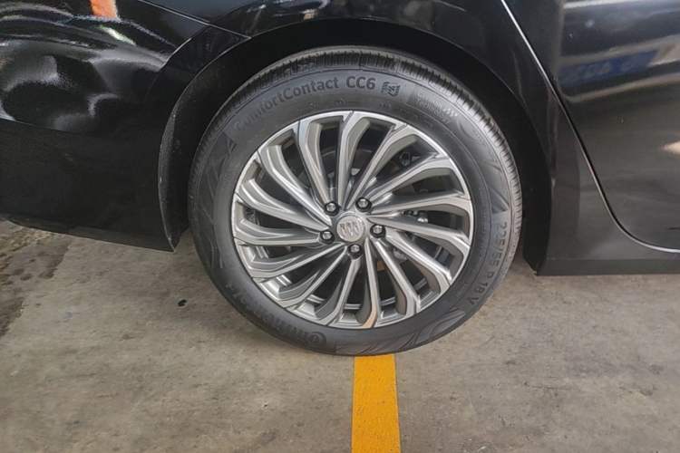 Used Buick LaCrosse 2023 28T Prestige Edition Right Rear Wheel Hub