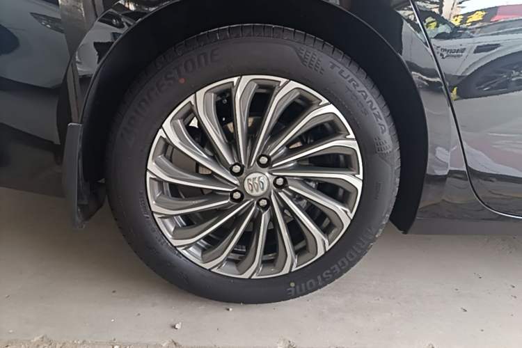 Used Buick LaCrosse 2023 28T Prestige Edition Right Rear Wheel Hub