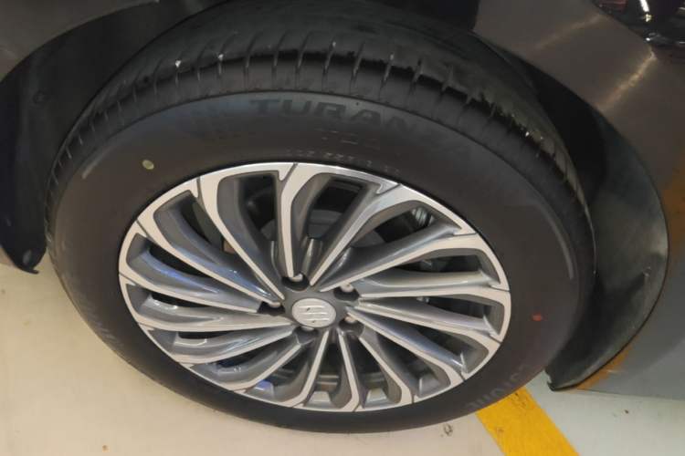 Used Buick LaCrosse 2023 28T Prestige Edition Right Rear Wheel Hub