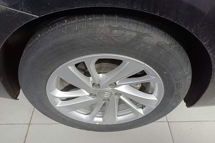 Used Buick LaCrosse 2023 Restyled 25T Cross-Country Edition Right Rear Wheel Hub