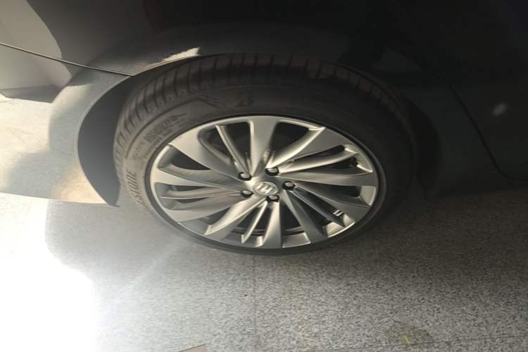 Used Buick LaCrosse 2023 Avia Edition Right Rear Wheel Hub