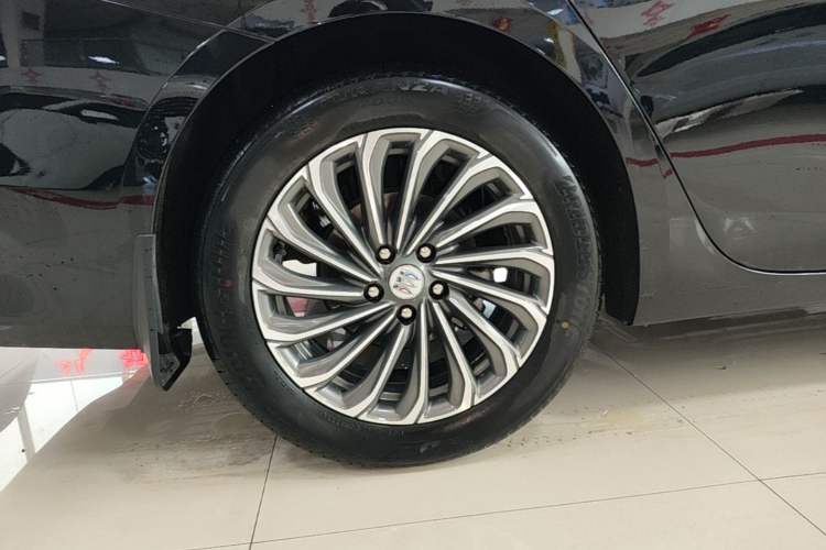 Used Buick LaCrosse 2023 28T Prestige Edition Right Rear Wheel Hub