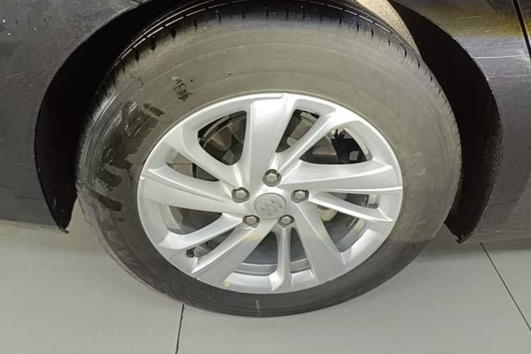 Used Buick LaCrosse 2023 Restyled 25T Cross-Country Edition Right Rear Wheel Hub