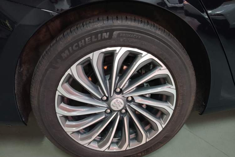 Used Buick LaCrosse 2023 28T Prestige Edition Right Rear Wheel Hub