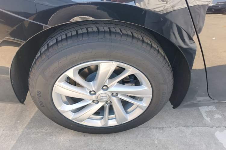 Used Buick LaCrosse 2023 Restyled 25T Cross-Country Edition Right Rear Wheel Hub
