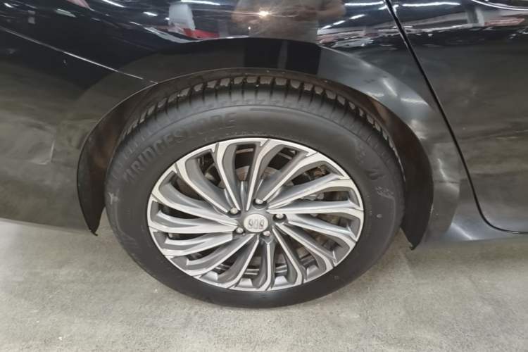 Used Buick LaCrosse 2023 28T Prestige Edition Right Rear Wheel Hub