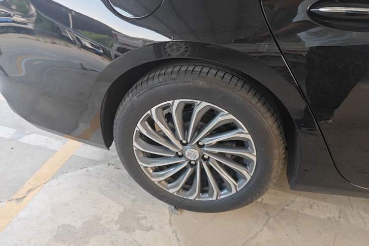 Used Buick LaCrosse 2023 28T Prestige Edition Right Rear Wheel Hub
