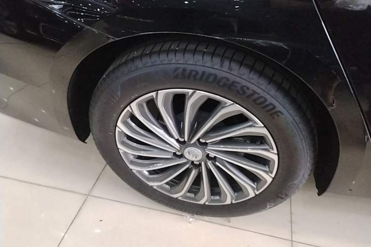 Used Buick LaCrosse 2023 28T Prestige Edition Right Rear Wheel Hub