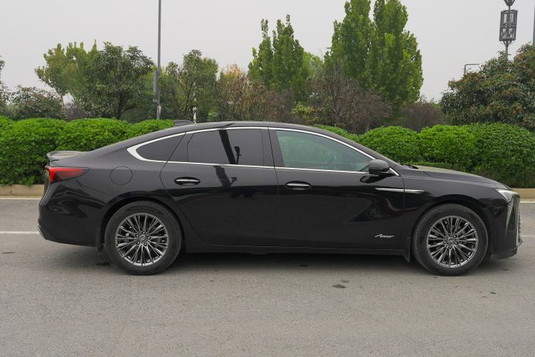 Used Buick LaCrosse 2023 28T Prestige Edition Right Side