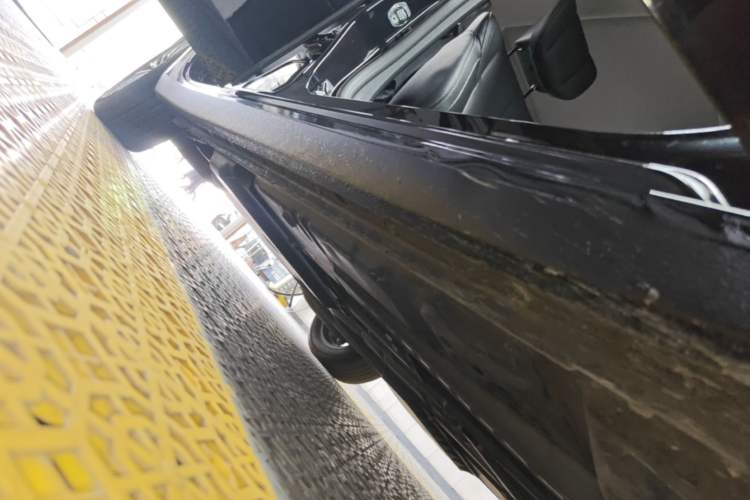 Used Buick LaCrosse 2023 28T Prestige Edition Right Side Sill
